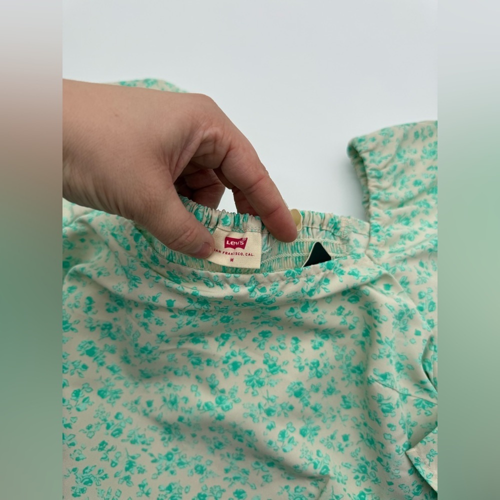 Levi's Women's Yvie Puff 3/4 Sleeve Cropped Blouse - Electric Green Floral NWT - Picture 6 of 11